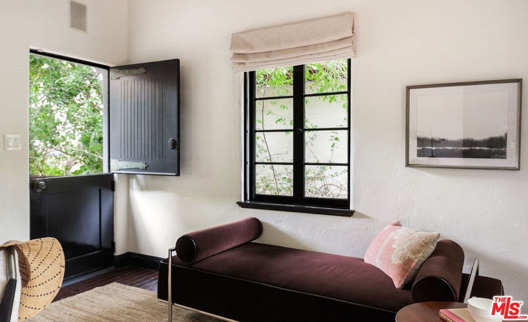 6961 La Presa Dr, Los Angeles CA  90068-3102 exterior