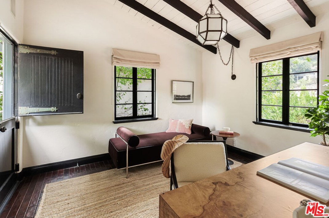 6961 La Presa Dr, Los Angeles CA  90068-3102 exterior