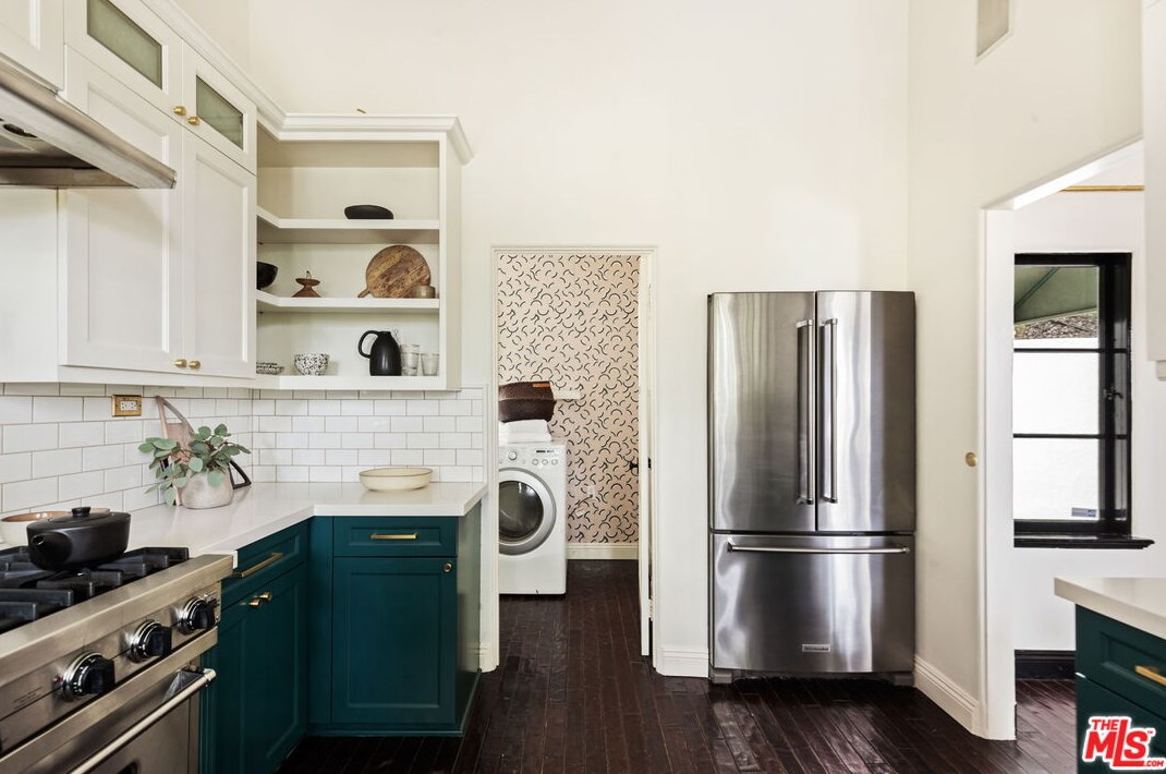 6961 La Presa Dr, Los Angeles CA  90068-3102 exterior