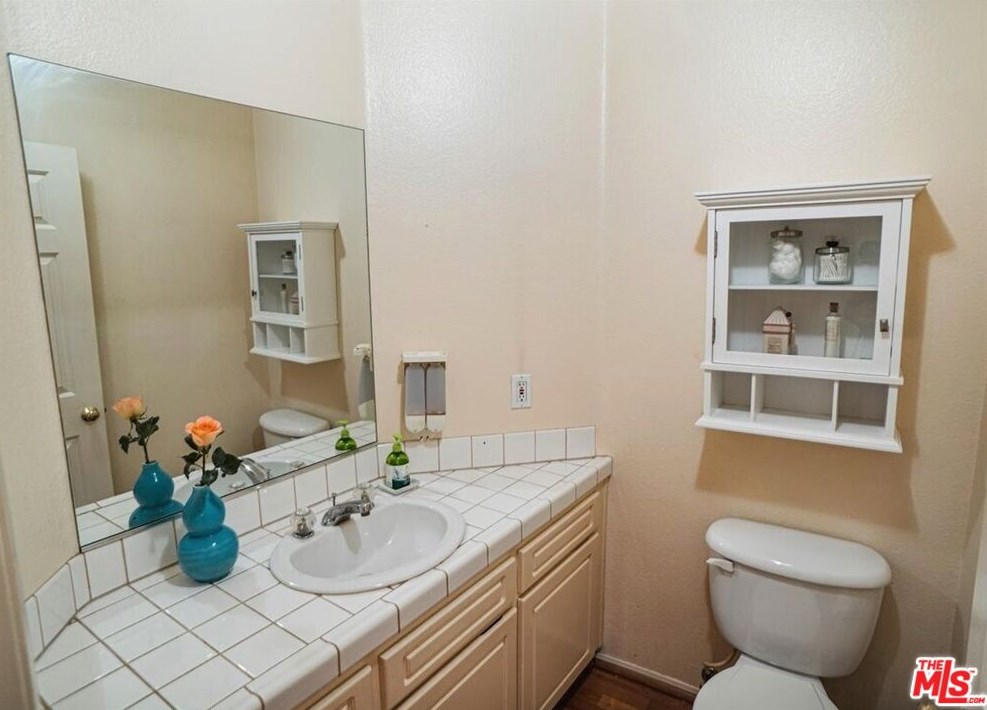 2457 Barry Ave, Los Angeles CA  90064-2946 exterior