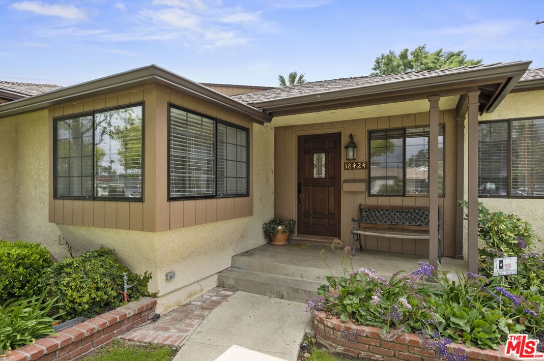18424 Domino St, Los Angeles CA  91335-7022 exterior