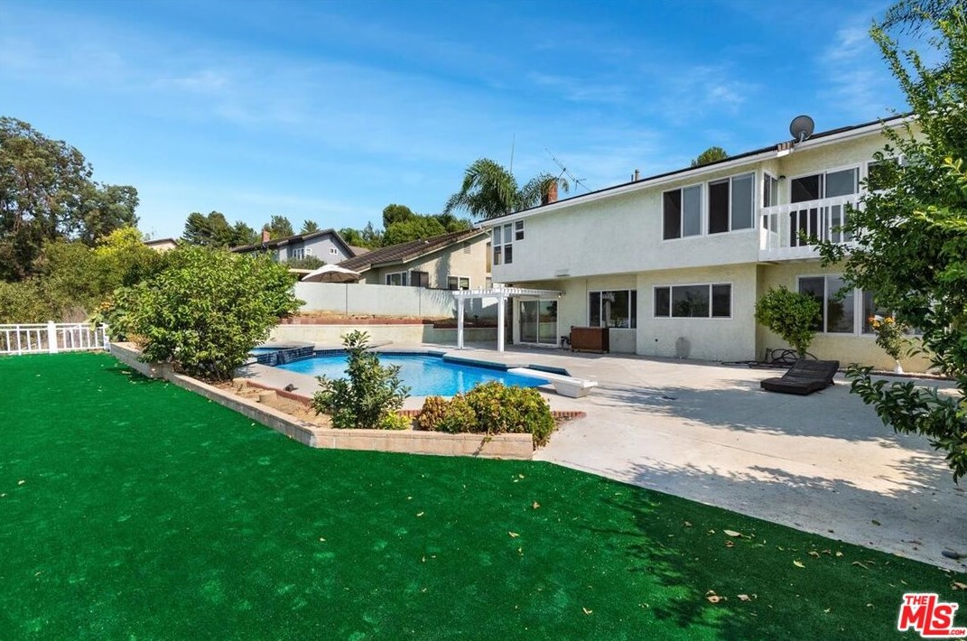 21327 Chirping Sparrow Rd, Pomona CA  91765-3702 exterior
