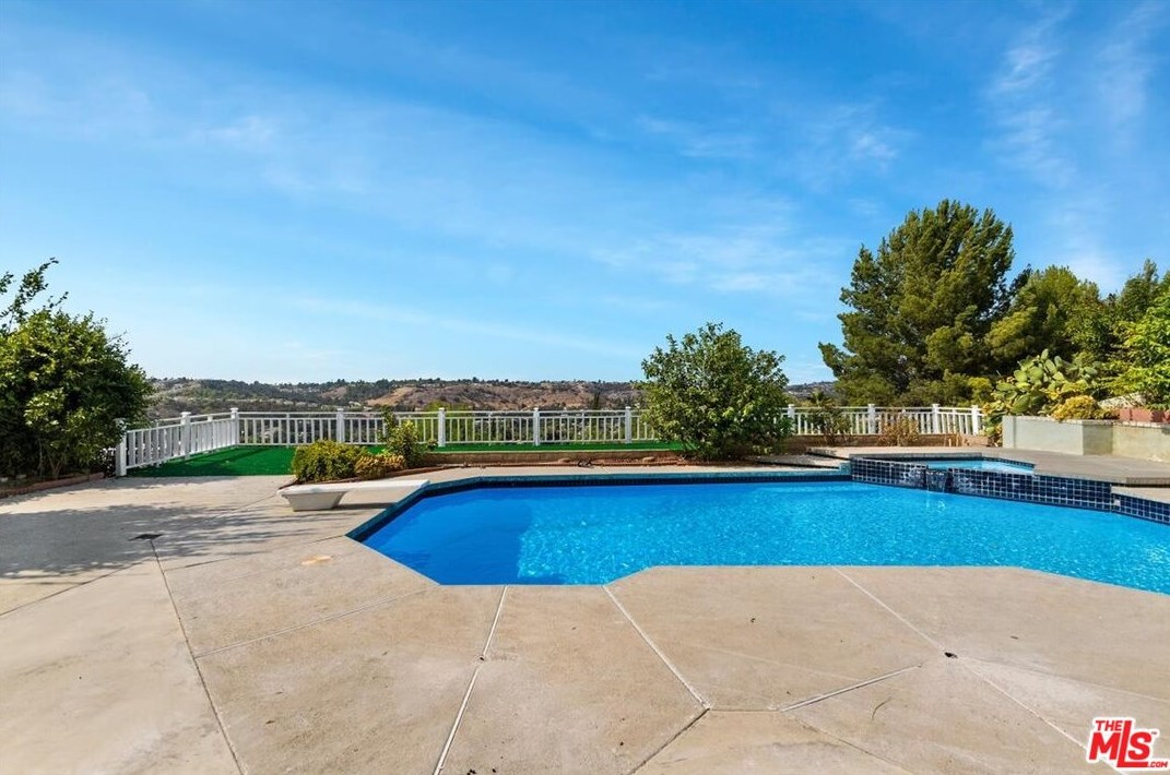 21327 Chirping Sparrow Rd, Pomona CA  91765-3702 exterior