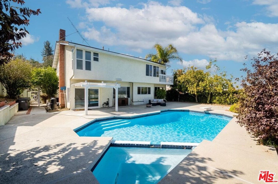 21327 Chirping Sparrow Rd, Pomona CA  91765-3702 exterior