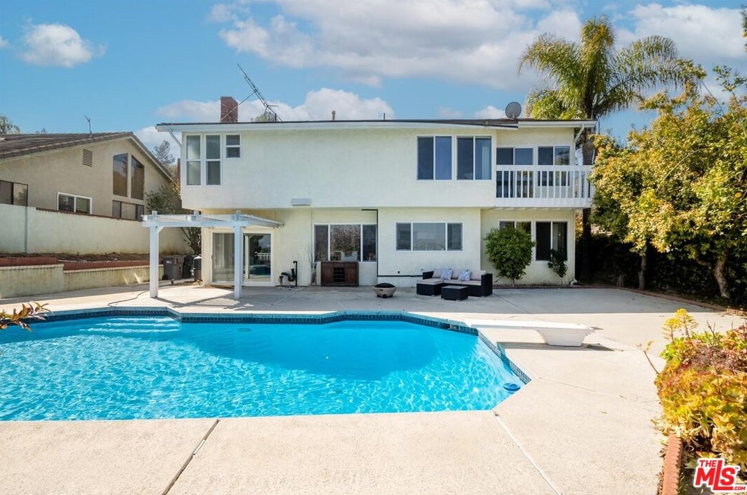 21327 Chirping Sparrow Rd, Pomona CA  91765-3702 exterior
