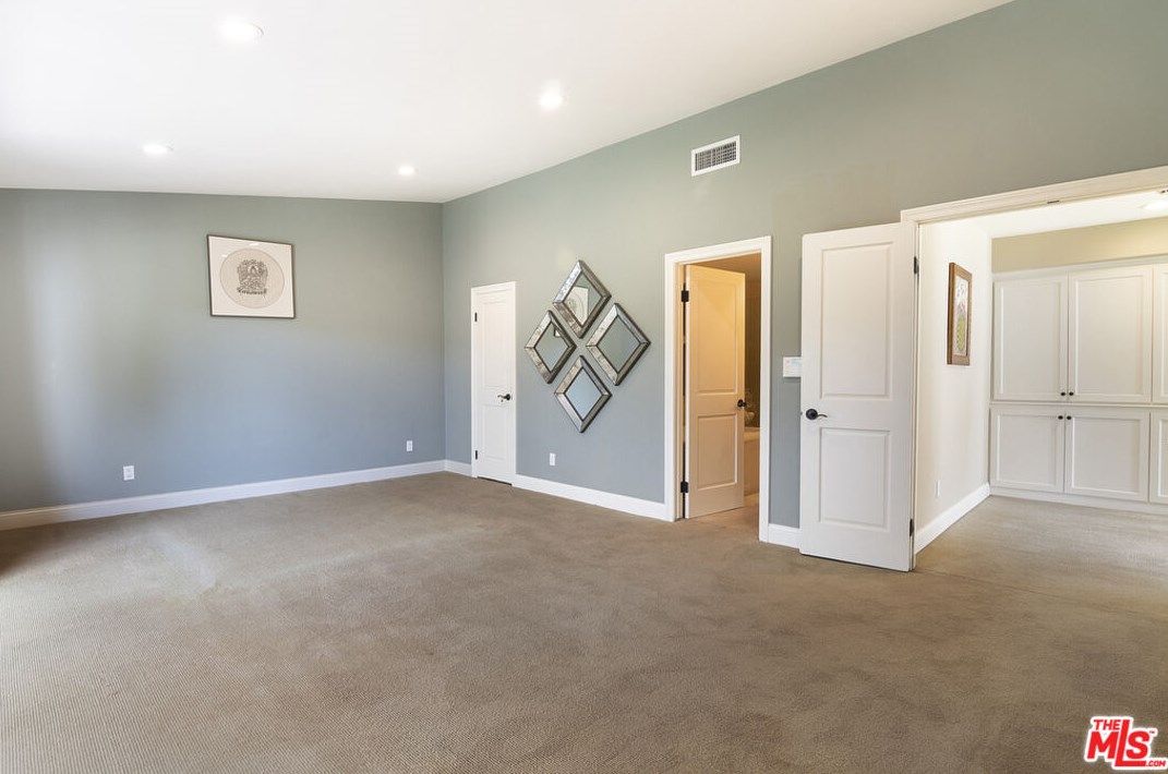 2690 Claray Dr, Los Angeles CA  90077-2018 exterior