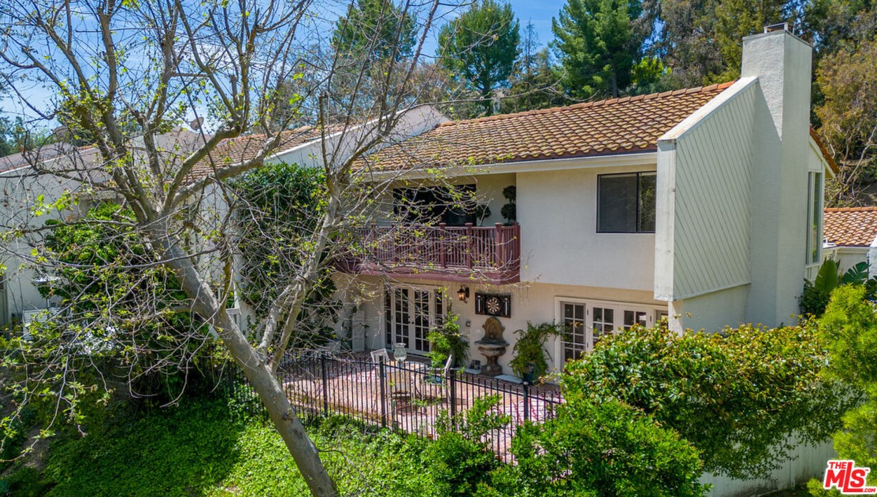 2690 Claray Dr, Los Angeles CA  90077-2018 exterior