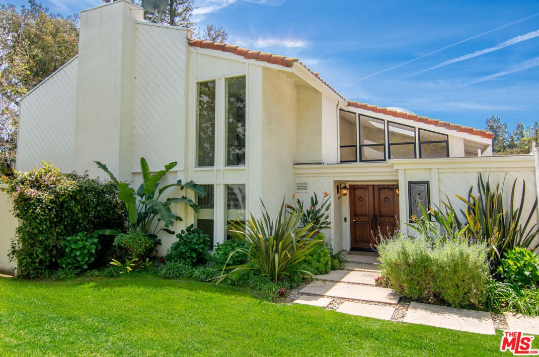 2690 Claray Dr, Los Angeles CA  90077-2017 exterior