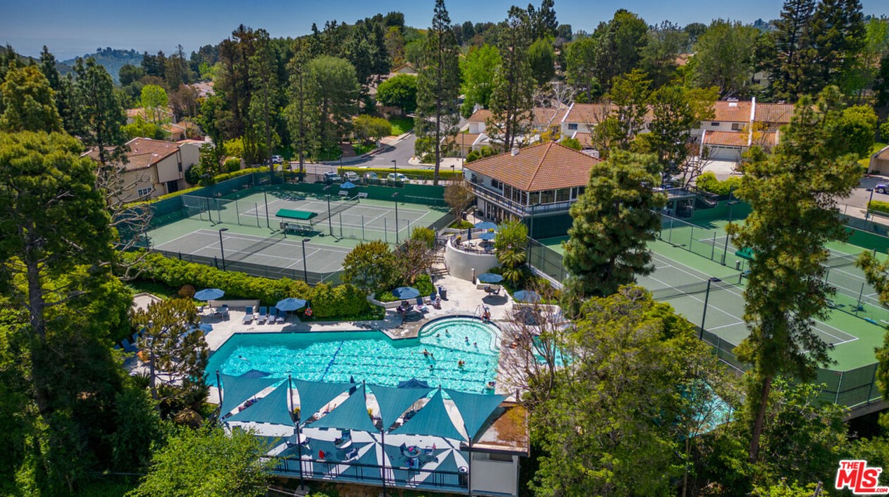 2690 Claray Dr, Los Angeles CA  90077-2018 exterior