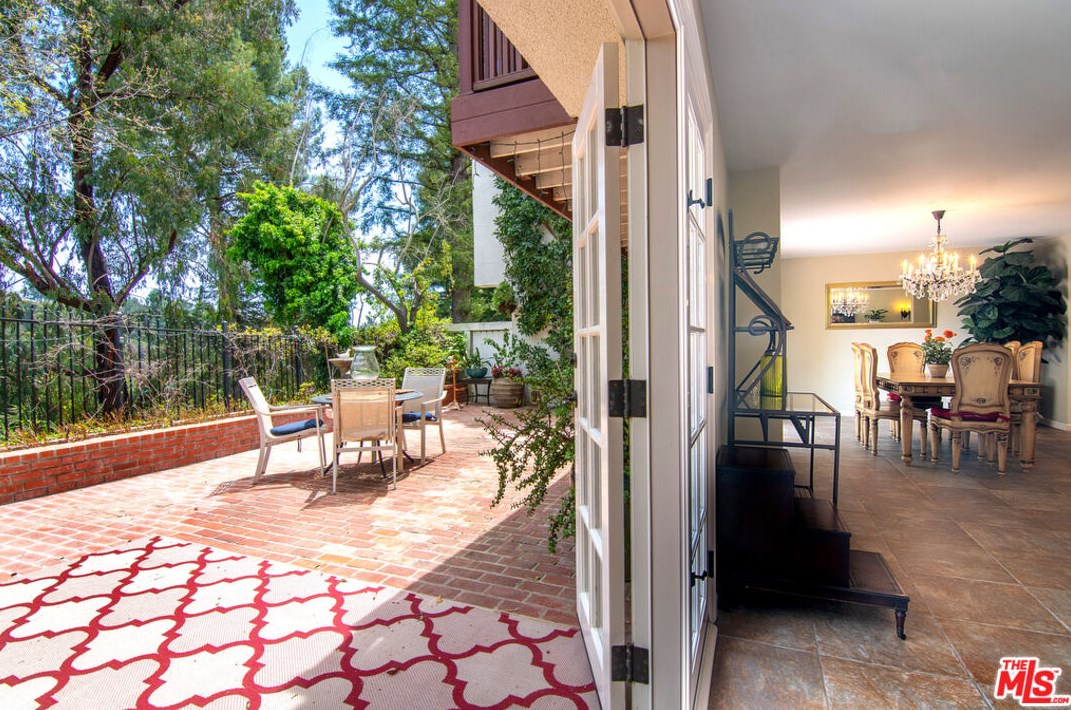 2690 Claray Dr, Los Angeles CA  90077-2018 exterior