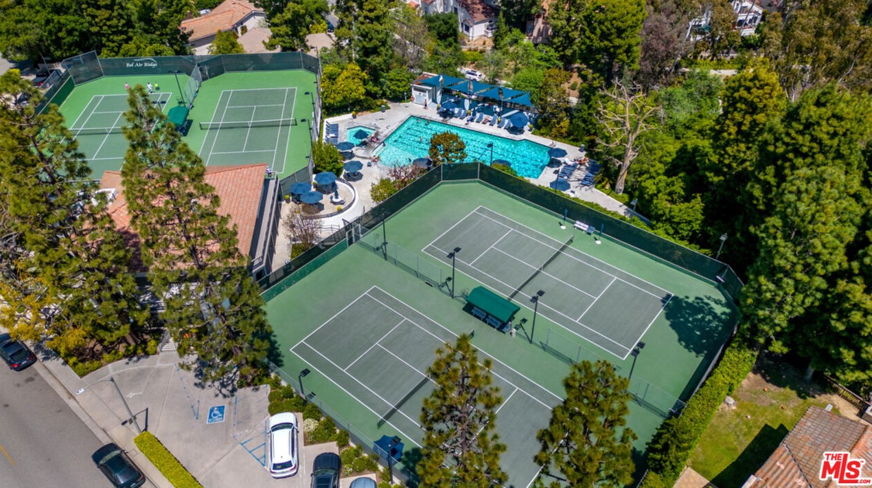 2690 Claray Dr, Los Angeles CA  90077-2018 exterior