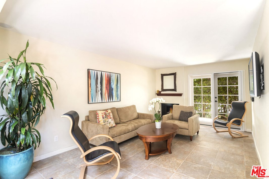 2690 Claray Dr, Los Angeles CA  90077-2018 exterior