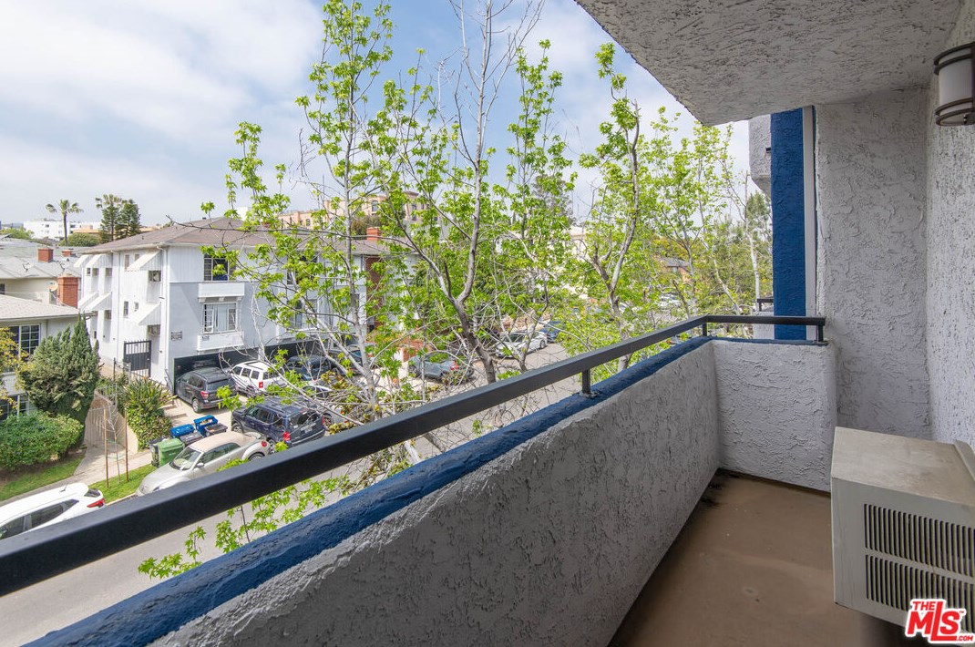 10982 Roebling Ave, Los Angeles CA  90024-2753 exterior