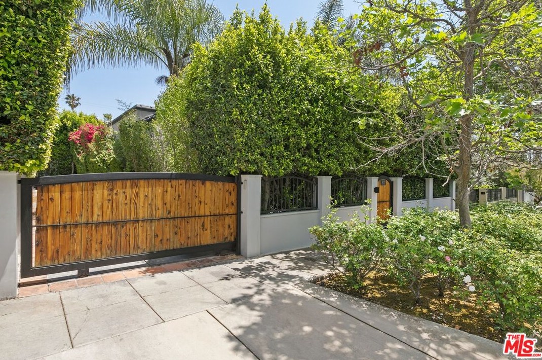 812 Harper Ave, Los Angeles CA  90048-3504 exterior