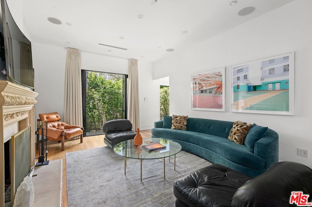 812 Harper Ave, Los Angeles CA  90048-3504 exterior