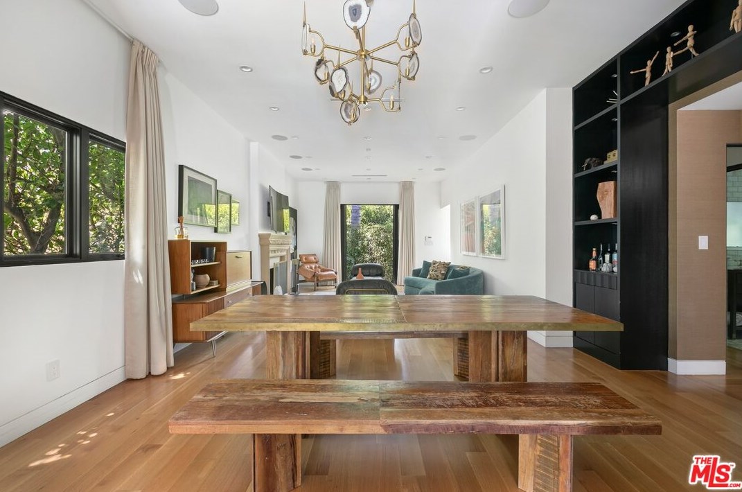 812 Harper Ave, Los Angeles CA  90048-3504 exterior