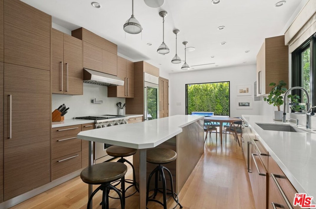 812 Harper Ave, Los Angeles CA  90048-3504 exterior