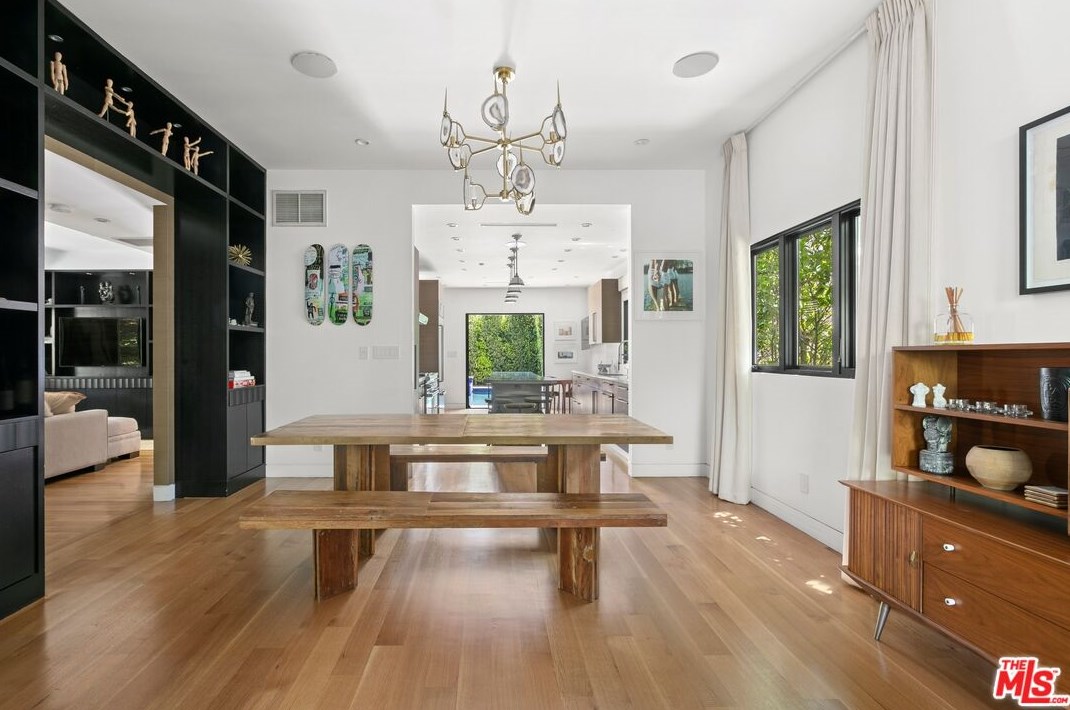 812 Harper Ave, Los Angeles CA  90048-3504 exterior