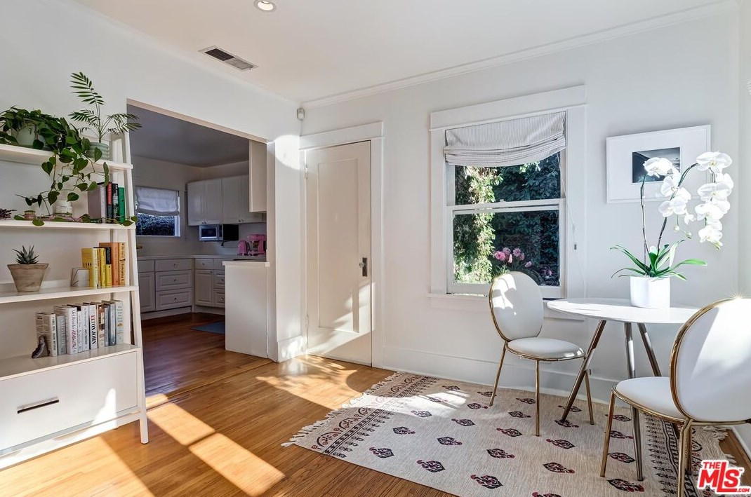 8861 Cynthia St, Los Angeles CA  90069-4510 exterior