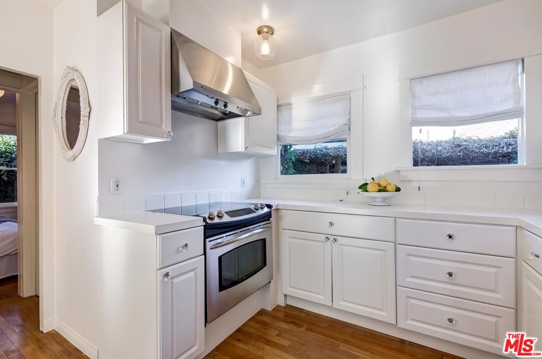 8861 Cynthia St, Los Angeles CA  90069-4510 exterior