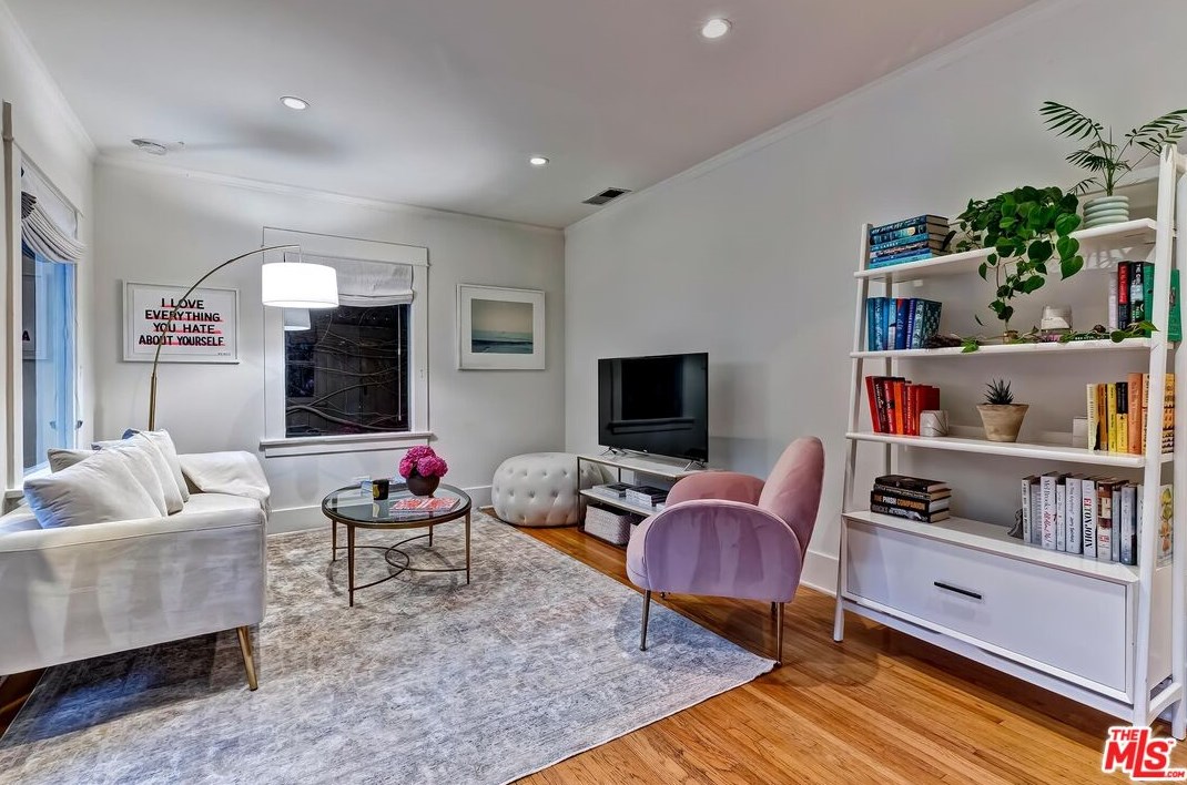 8861 Cynthia St, Los Angeles CA  90069-4510 exterior