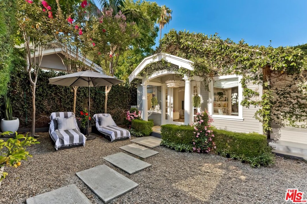 8861 Cynthia St, Los Angeles CA  90069-4510 exterior