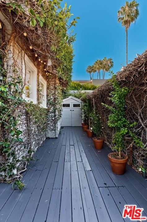 8861 Cynthia St, Los Angeles CA  90069-4510 exterior