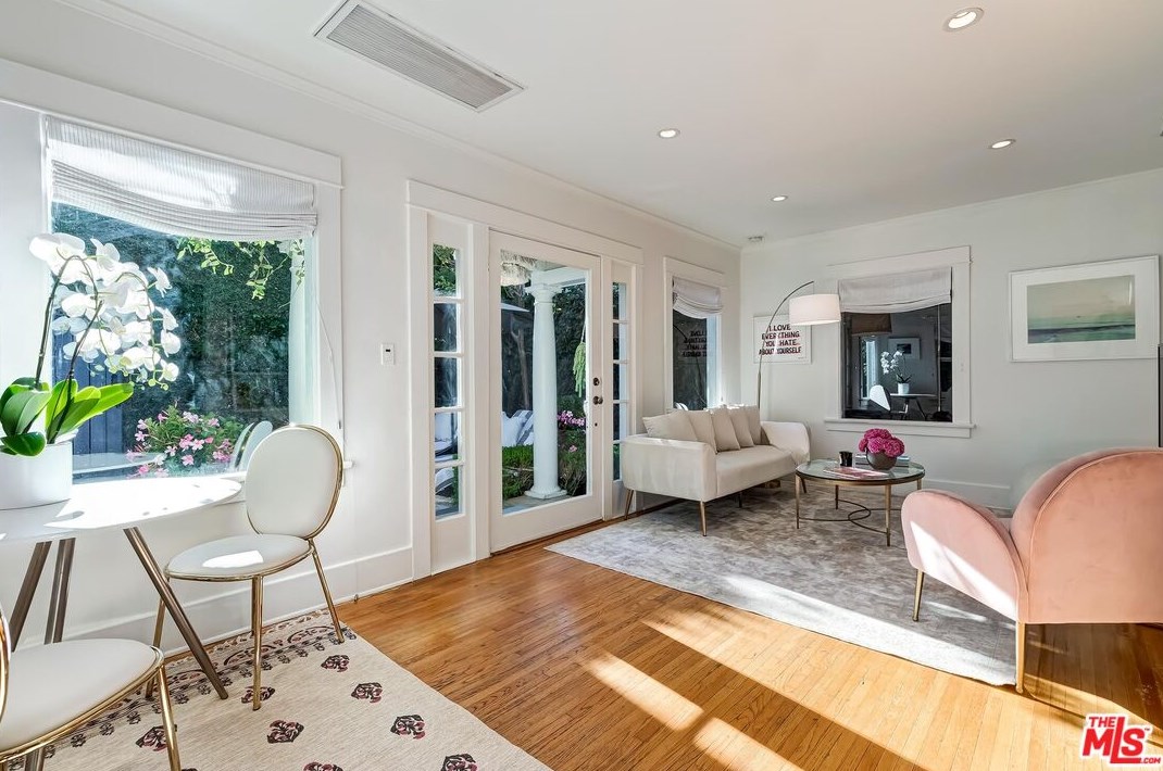 8861 Cynthia St, Los Angeles CA  90069-4510 exterior