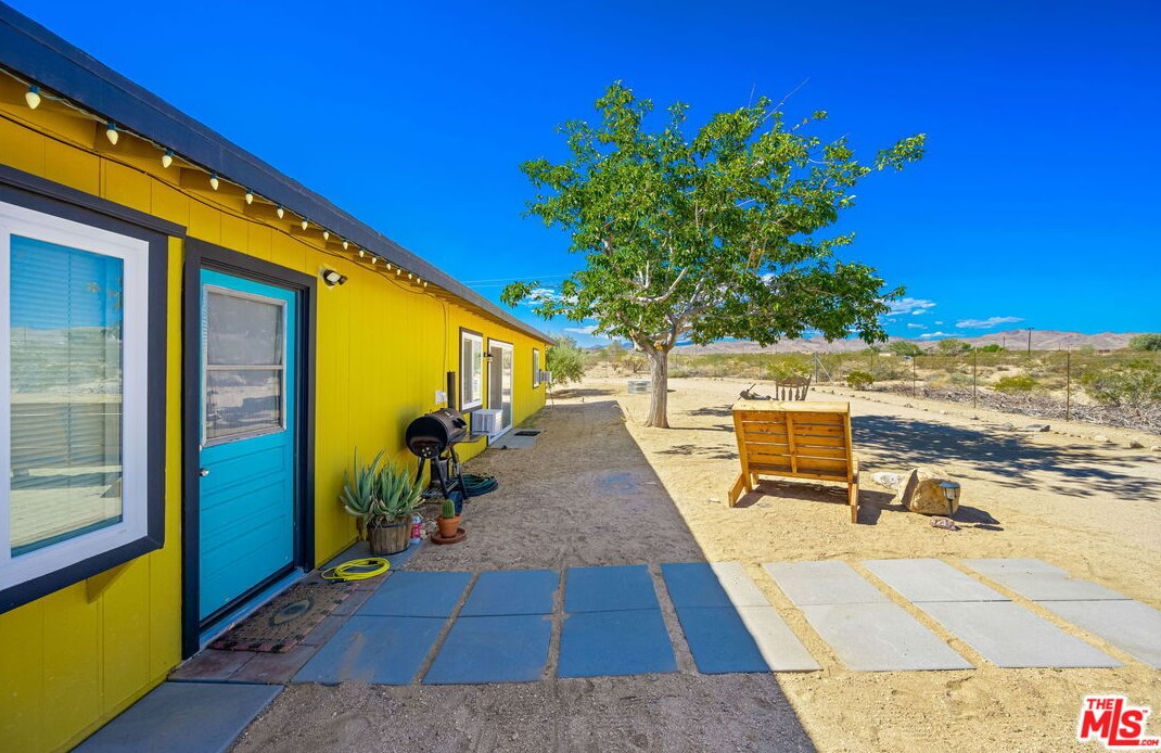 57157 Emerald Way, Yucca Valley CA  92285-1826 exterior