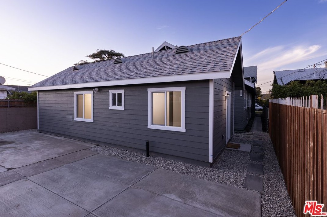 1018 49th St, Los Angeles CA  90011-5419 exterior