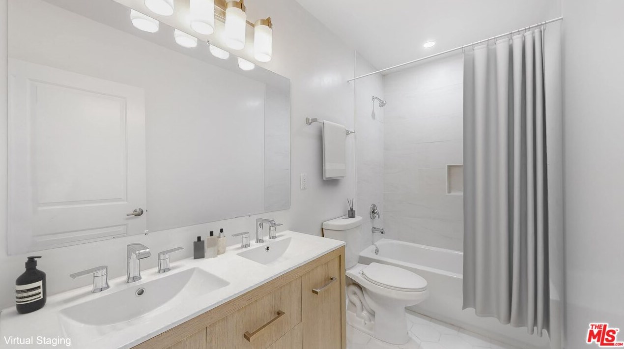 1018 49th St, Los Angeles CA  90011-5419 exterior