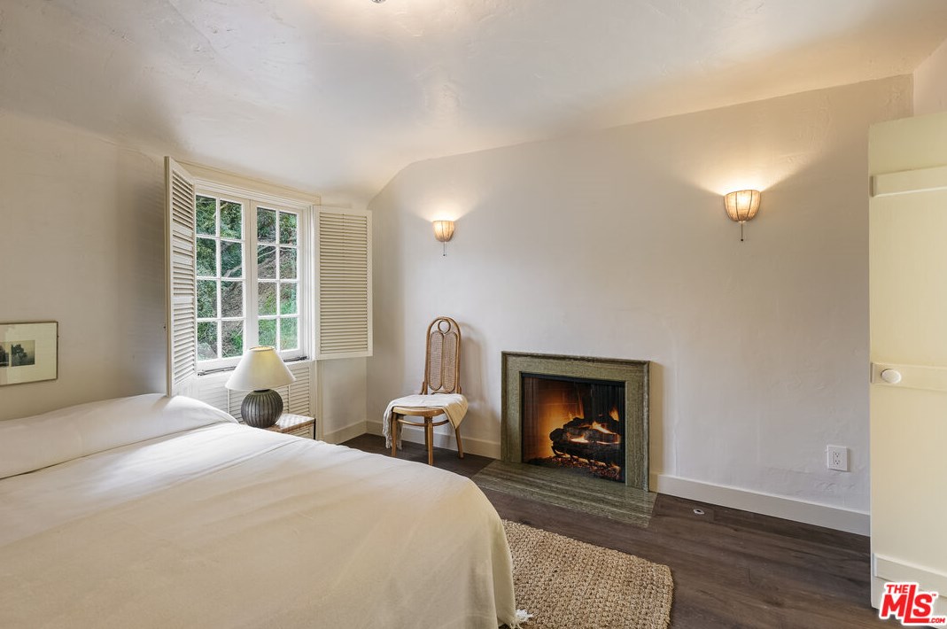 2639 Canyon Dr, Los Angeles CA  90068-2417 exterior