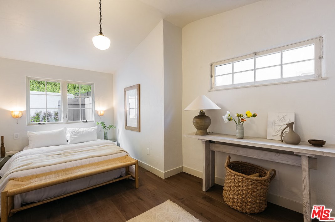 2639 Canyon Dr, Los Angeles CA  90068-2417 exterior