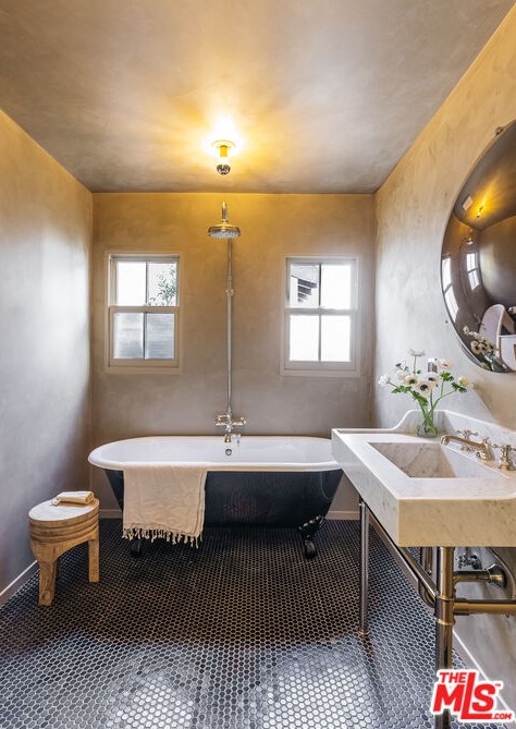 2639 Canyon Dr, Los Angeles CA  90068-2417 exterior
