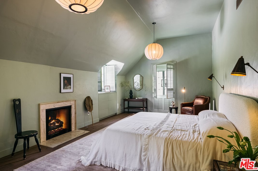 2639 Canyon Dr, Los Angeles CA  90068-2417 exterior