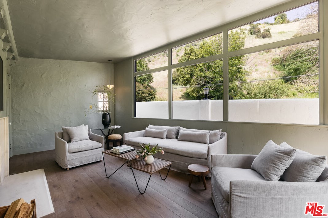 2639 Canyon Dr, Los Angeles CA  90068-2417 exterior
