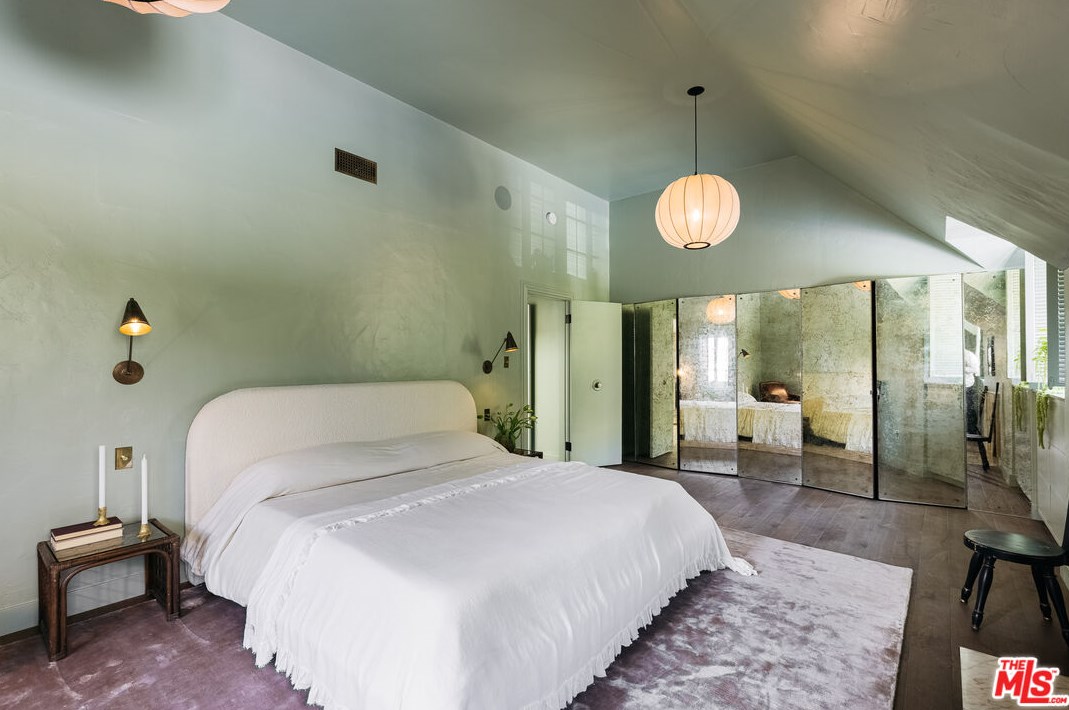 2639 Canyon Dr, Los Angeles CA  90068-2417 exterior