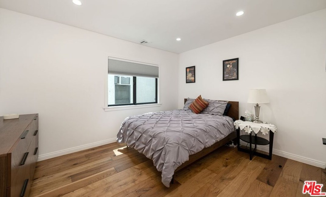 3720 Glenfeliz Blvd, Los Angeles CA  90039-1706 exterior