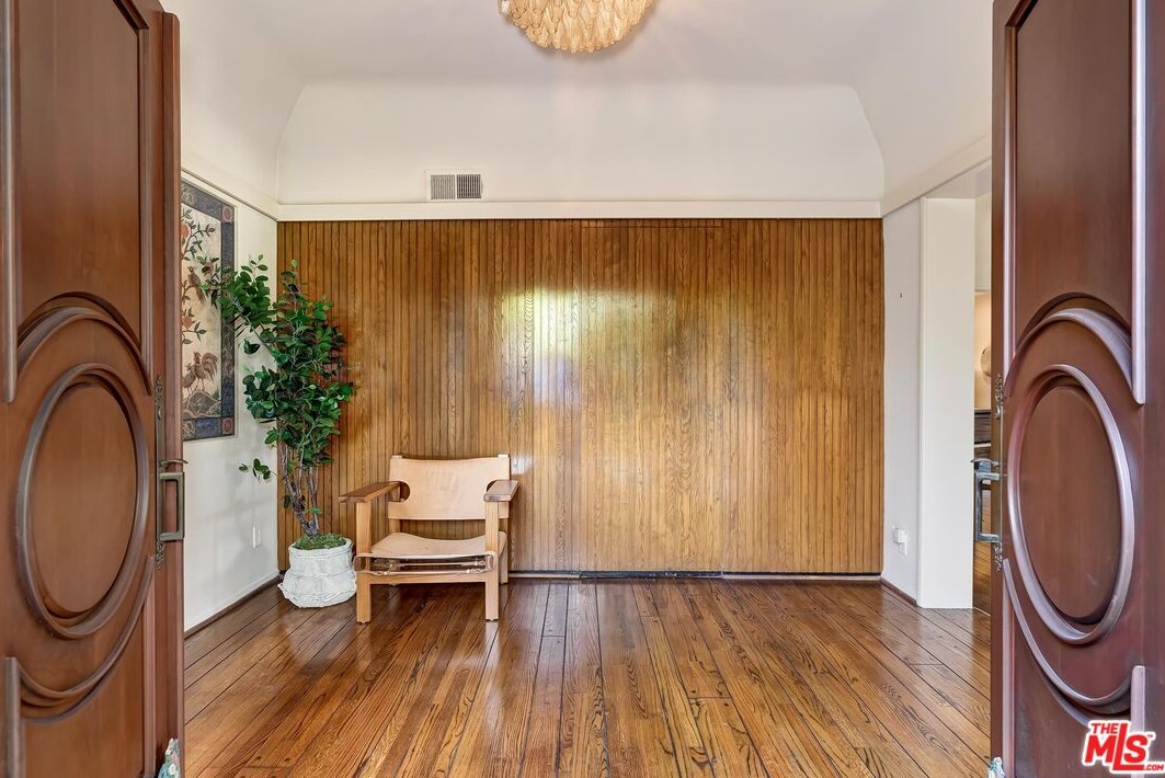 268 Rexford Dr, Beverly Hills CA  90210-4908 exterior