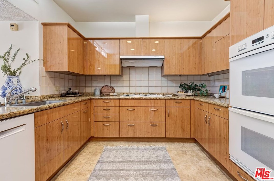 268 Rexford Dr, Beverly Hills CA  90210-4908 exterior