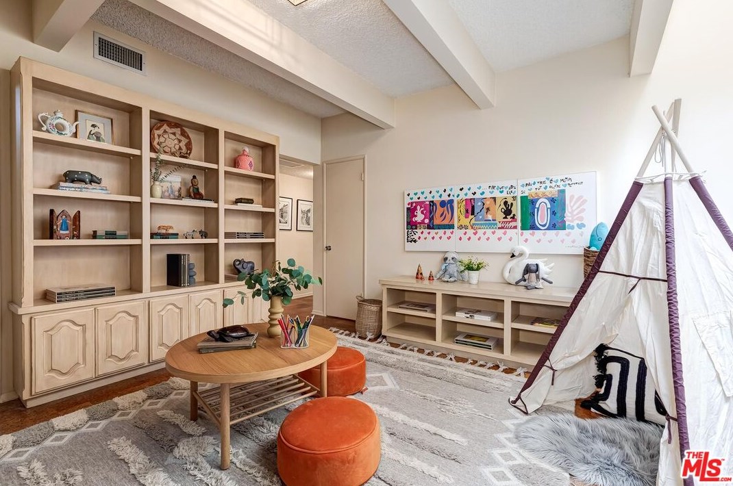 268 Rexford Dr, Beverly Hills CA  90210-4908 exterior