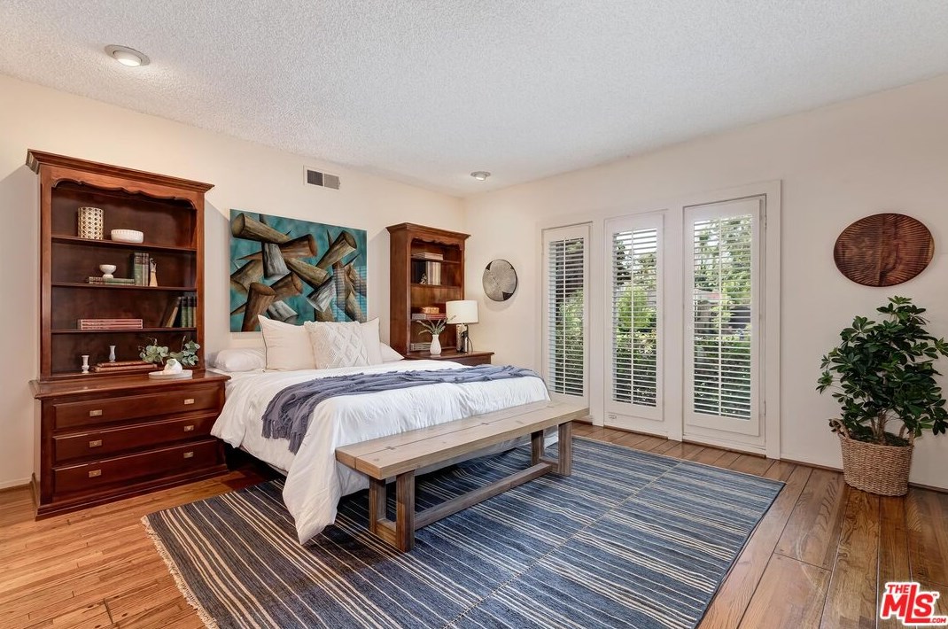 268 Rexford Dr, Beverly Hills CA  90210-4908 exterior