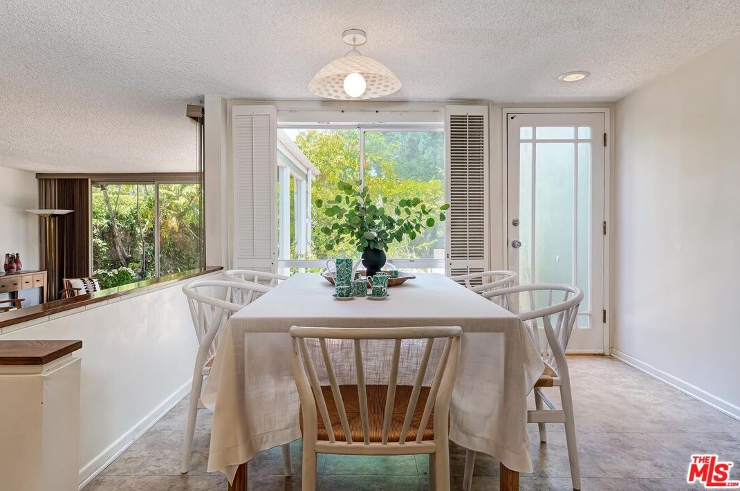 268 Rexford Dr, Beverly Hills CA  90210-4908 exterior