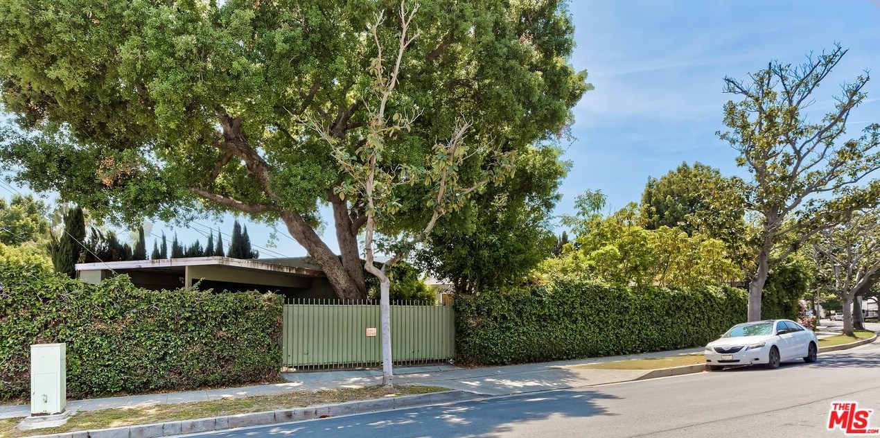 268 Rexford Dr, Beverly Hills CA  90210-4908 exterior