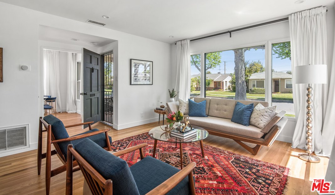 6501 Yarmouth Ave, Los Angeles CA  91335-6217 exterior