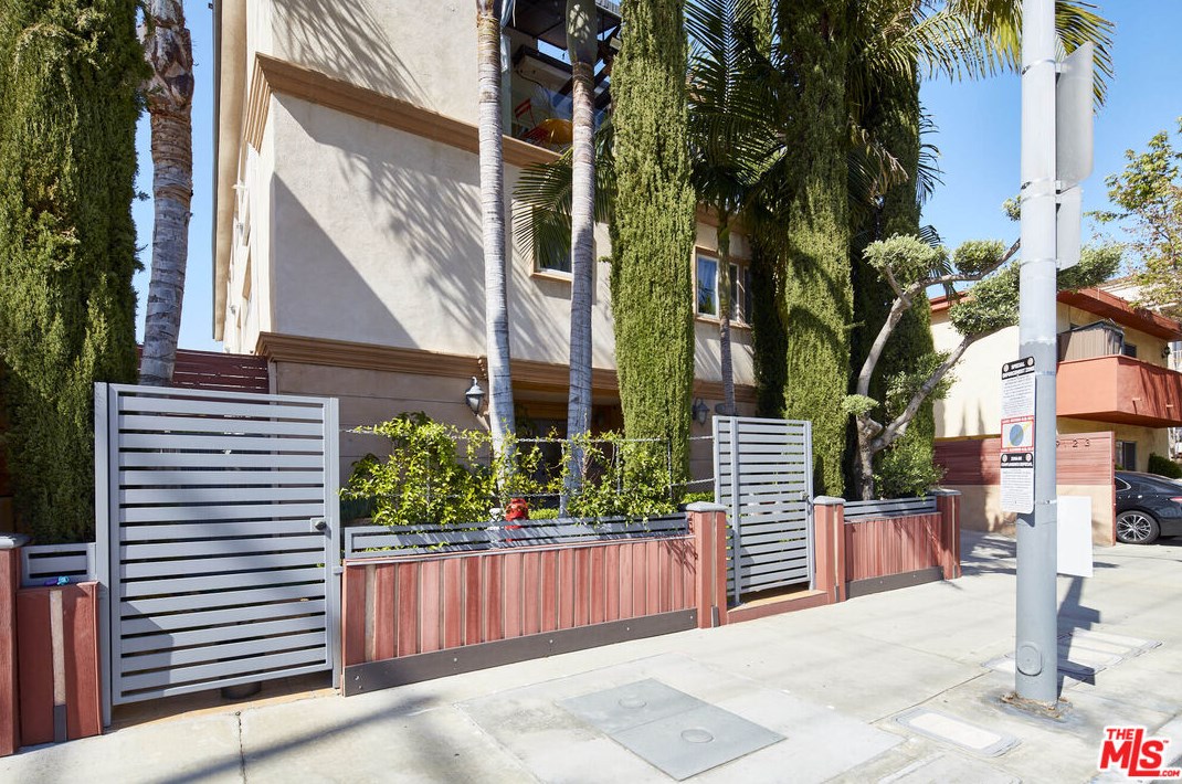 9123 National Blvd, Los Angeles CA  90034-8531 exterior