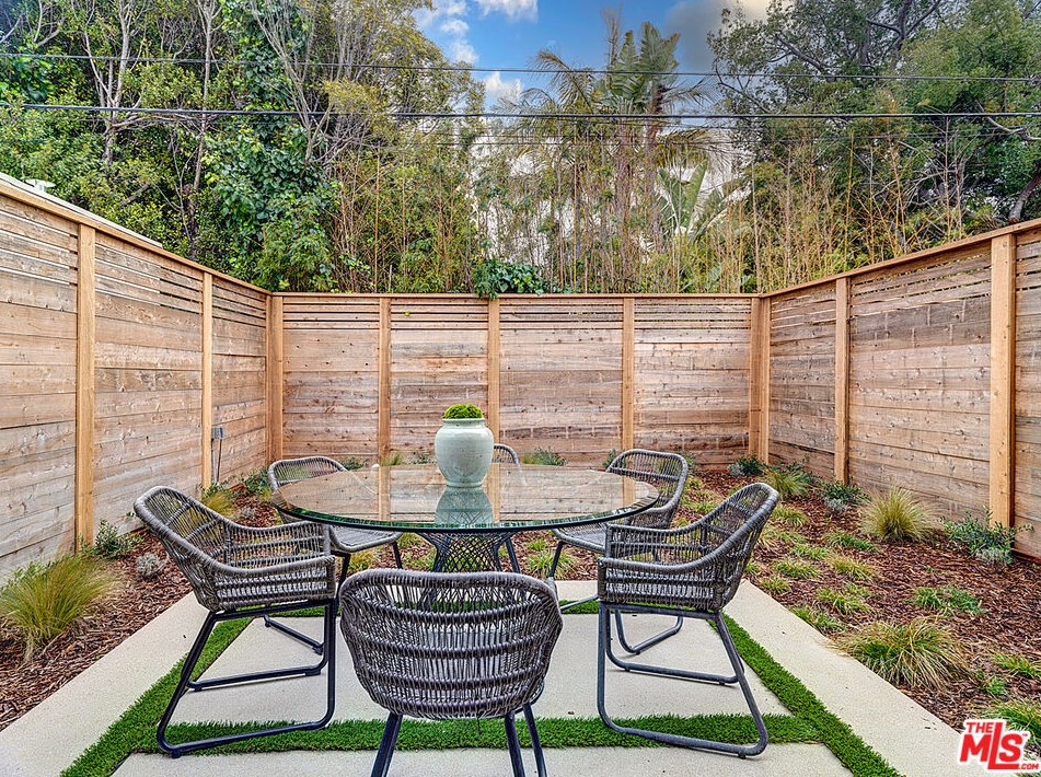 10560 Ayres Ave, Los Angeles CA  90064-3343 exterior