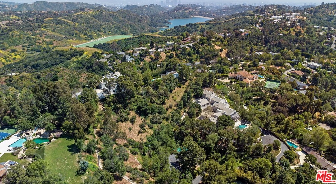 3030 Antelo View Dr, Los Angeles CA  90077-1608 exterior