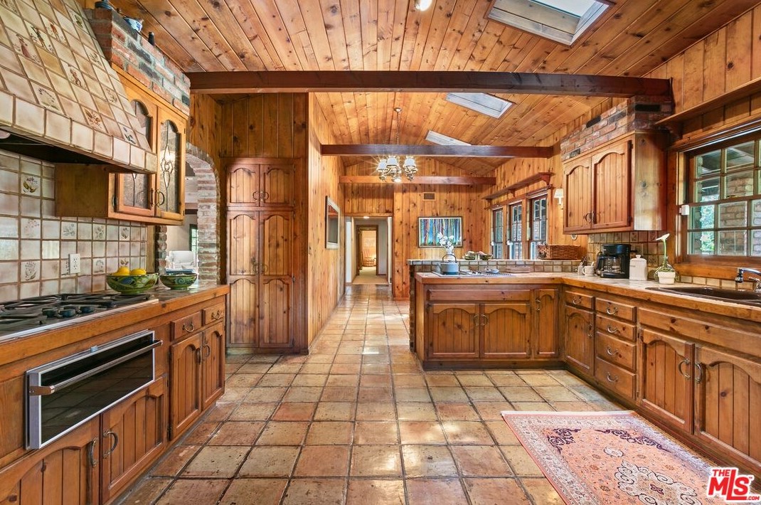 3030 Antelo View Dr, Los Angeles CA  90077-1608 exterior