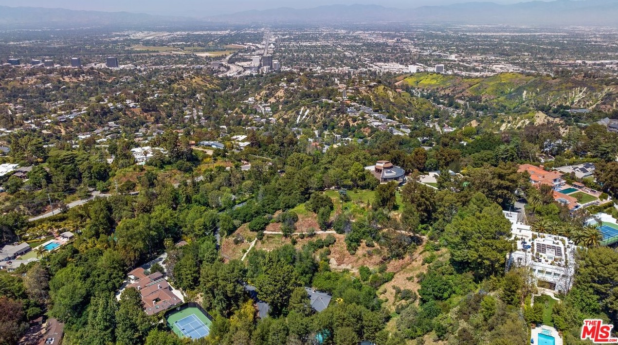 3030 Antelo View Dr, Los Angeles CA  90077-1608 exterior